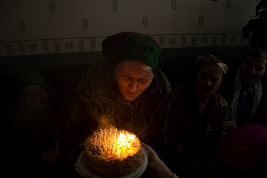 Праздник в доме престарелых